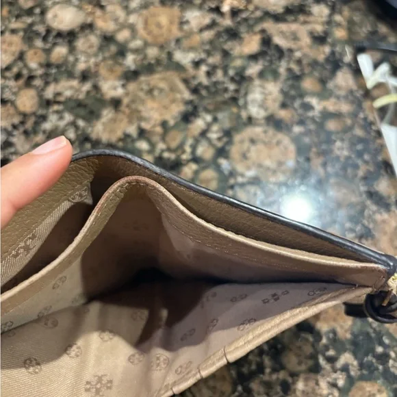 Tory Burch Neutral Pebbled Leather Zip Wallet - Picture 5 of 5